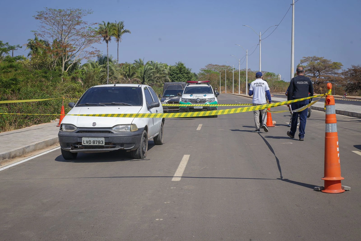 O carro foi abandonado com o corpo após a Estação de Tratamento de Esgoto (ETA) da Águas de Teresina