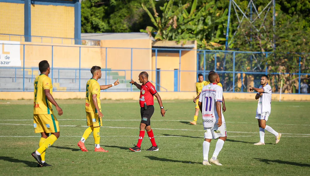 O jogo entre Piauí Esporte Clube e Picos ocorreu no Lindolfo Monteiro
