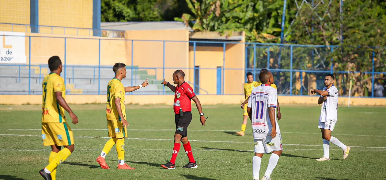 O jogo entre Piauí Esporte Clube e Picos ocorreu no Lindolfo Monteiro