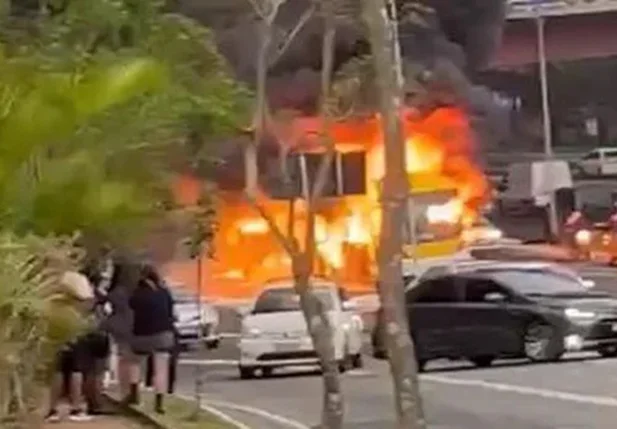 Ônibus do The Town pega fogo a caminho do festival em SP