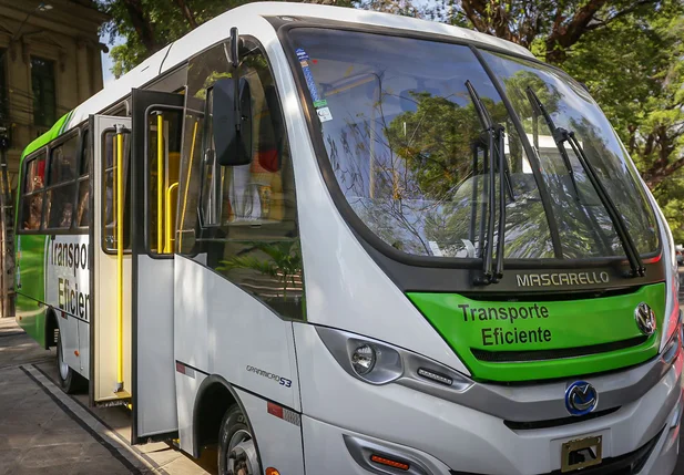 Ônibus do transporte Eficiente