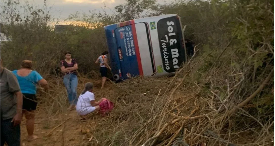 Ônibus envolvido no acidente