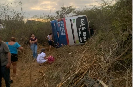 Ônibus envolvido no acidente