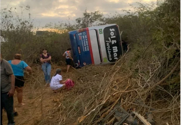 Ônibus envolvido no acidente