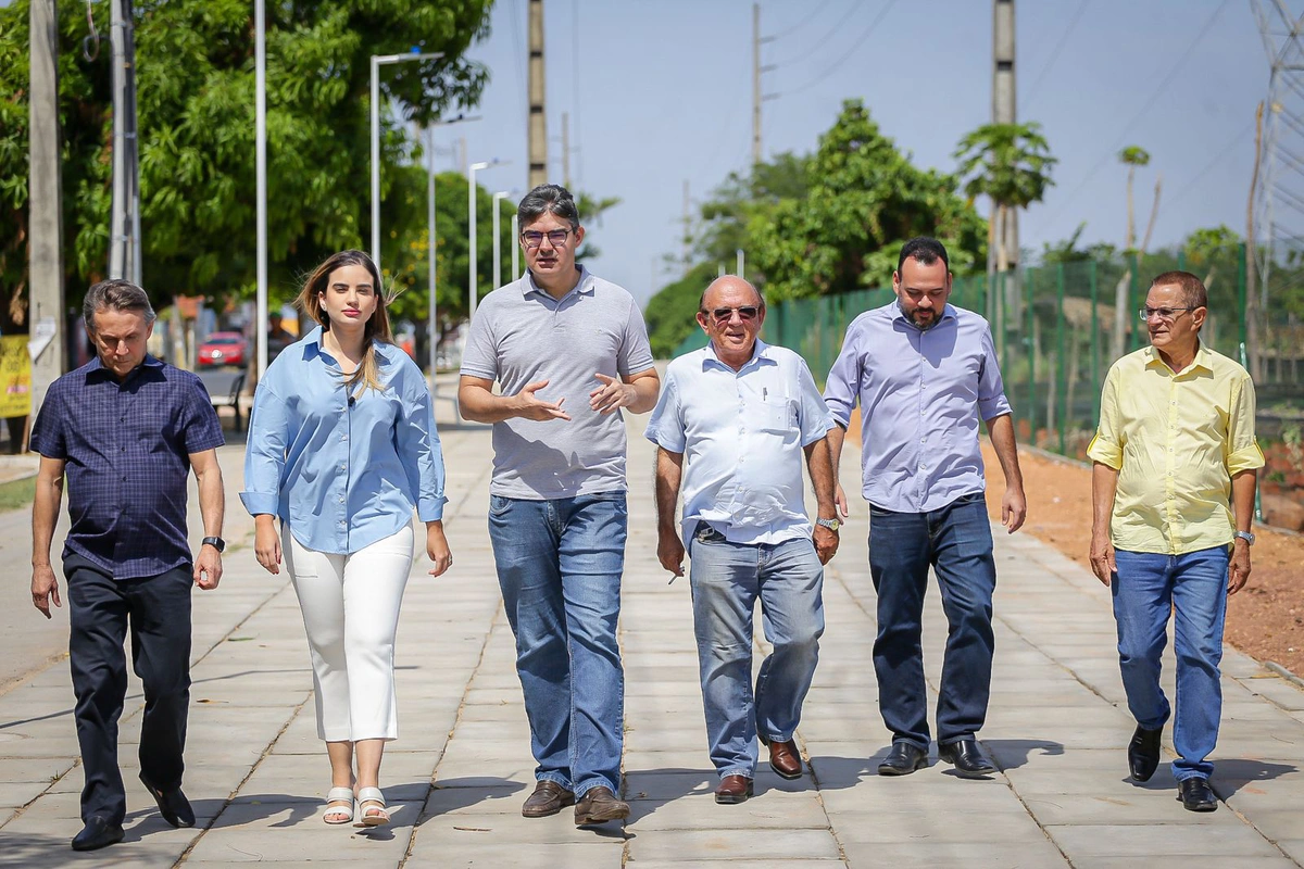 Oposição visita obras na avenida Joaquim Nelson no bairro Dirceu