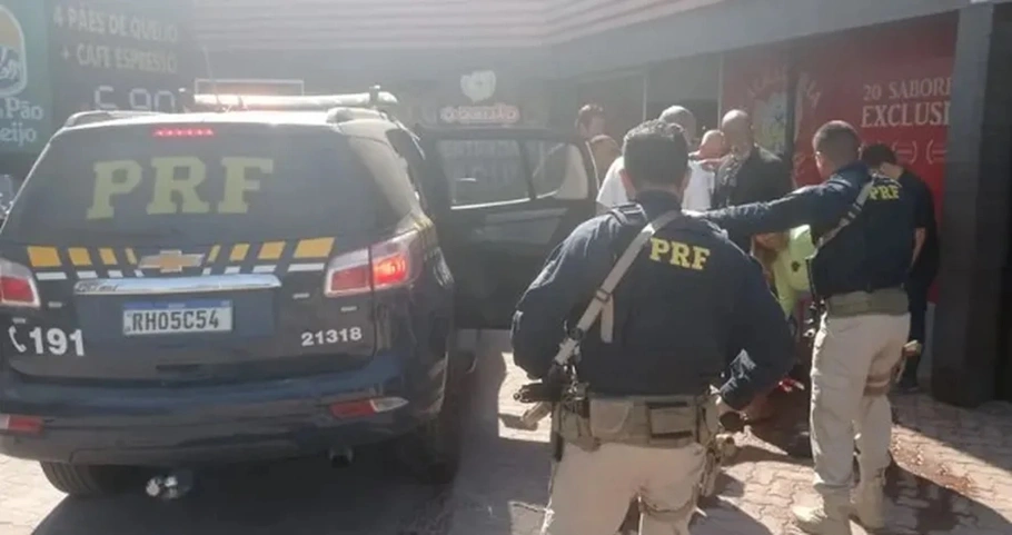 Os agentes da PRF realizaram os primeiros socorros