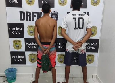 Os dois homens e os itens apreendidos foram encaminhados para a sede do Departamento de Roubo e Furto de Veículos (DRFV)