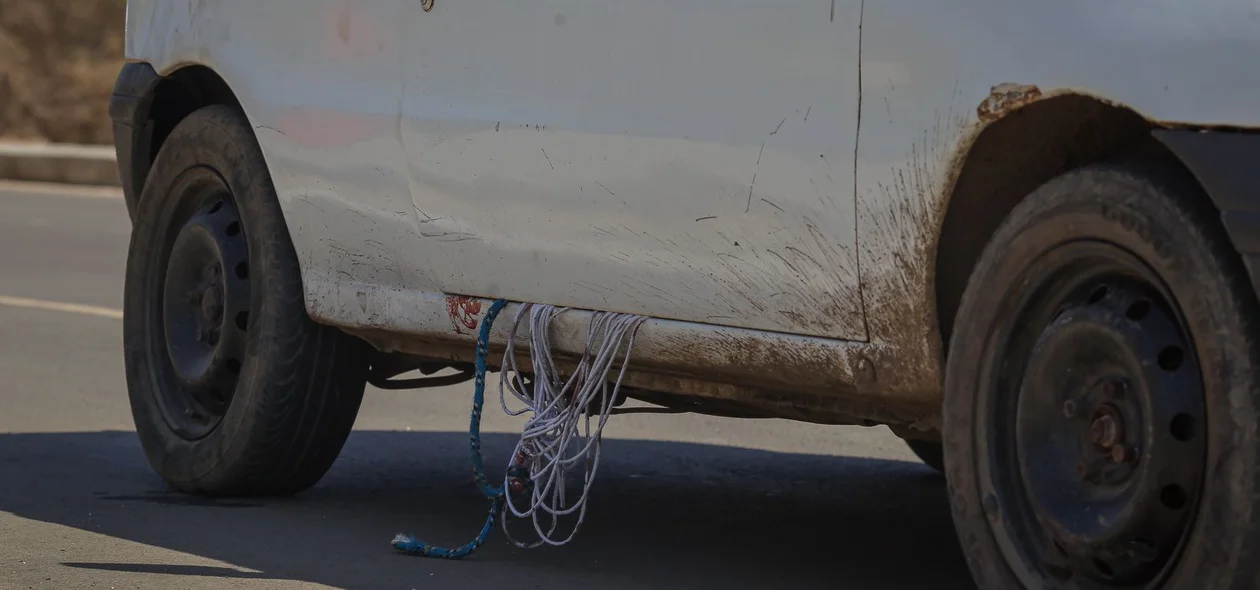 Os policiais encontraram o carro e o corpo na manhã desta segunda-feira (25)