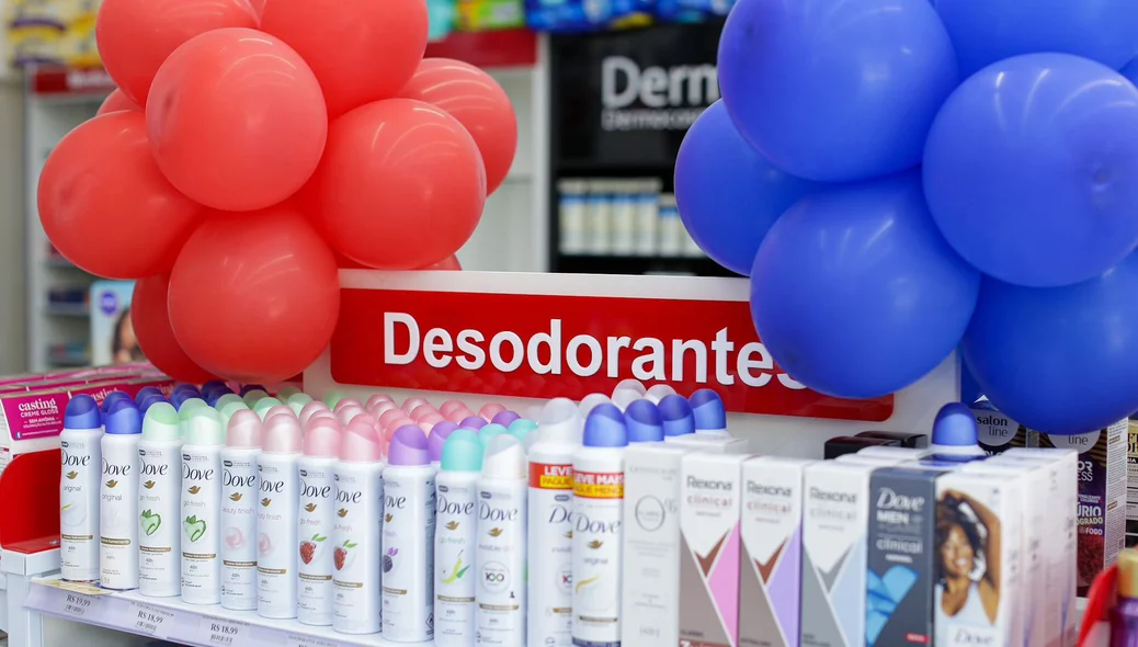 Perfumaria em oferta na nova loja da Hiperfarmax da Avenida Universitária