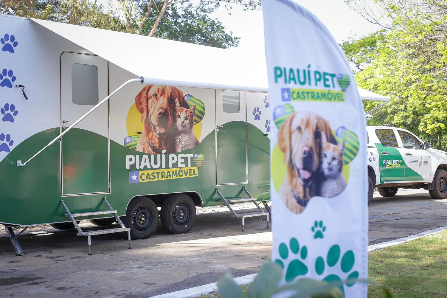 Governador Rafael Fonteles visita projeto Piauí Pet Castramóvel - GP1
