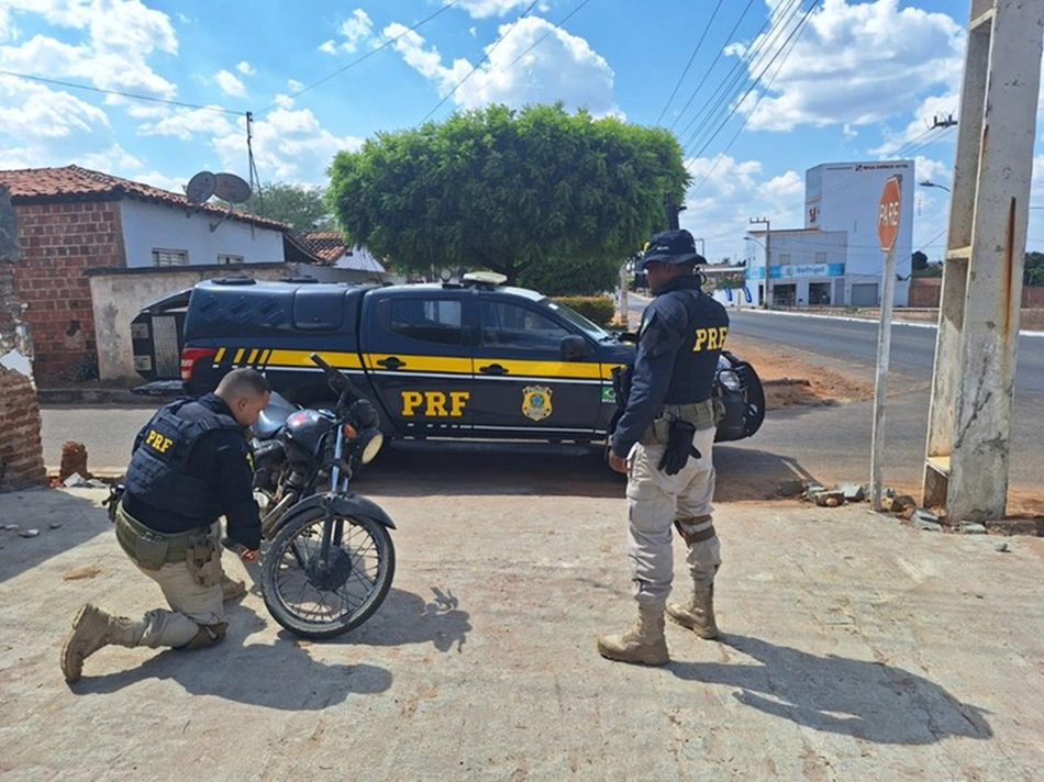Policiais apreenderam motocicleta durante ação rotineira na BR 020