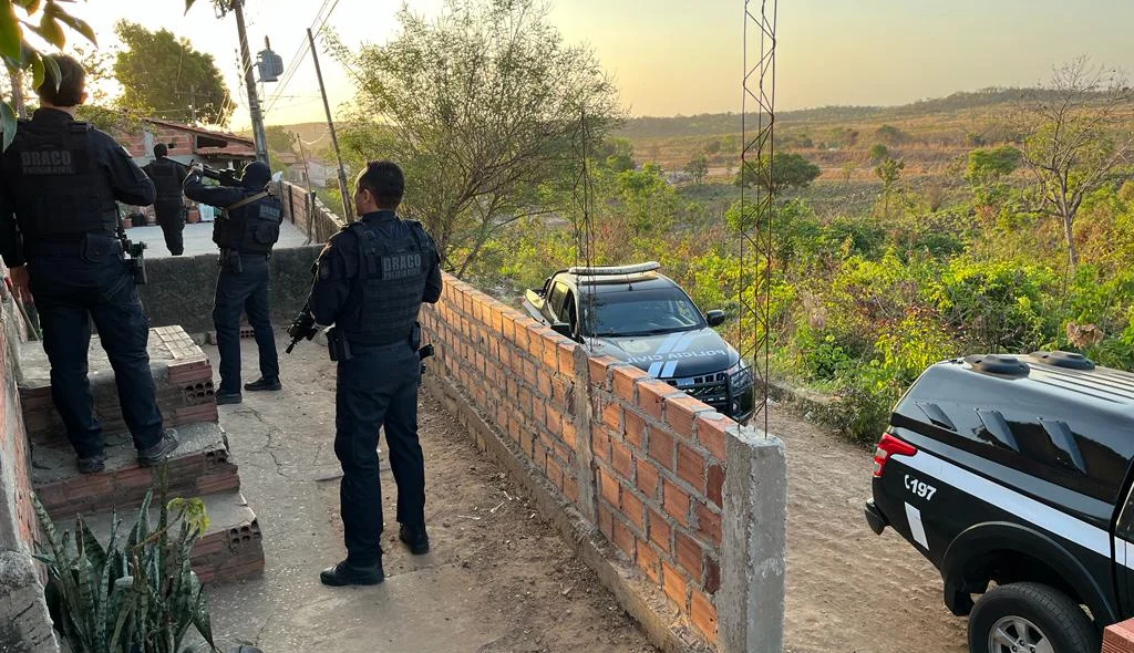 Policiais do DRACO em ação na Operação Cerco Fechado