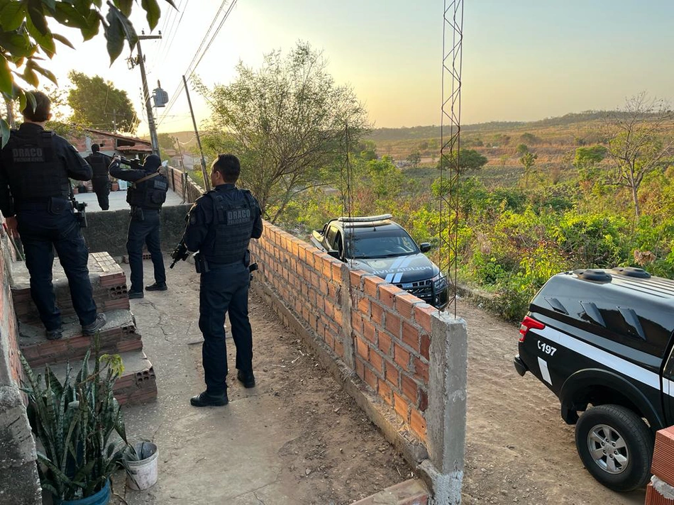 Policiais do DRACO em ação na Operação Cerco Fechado