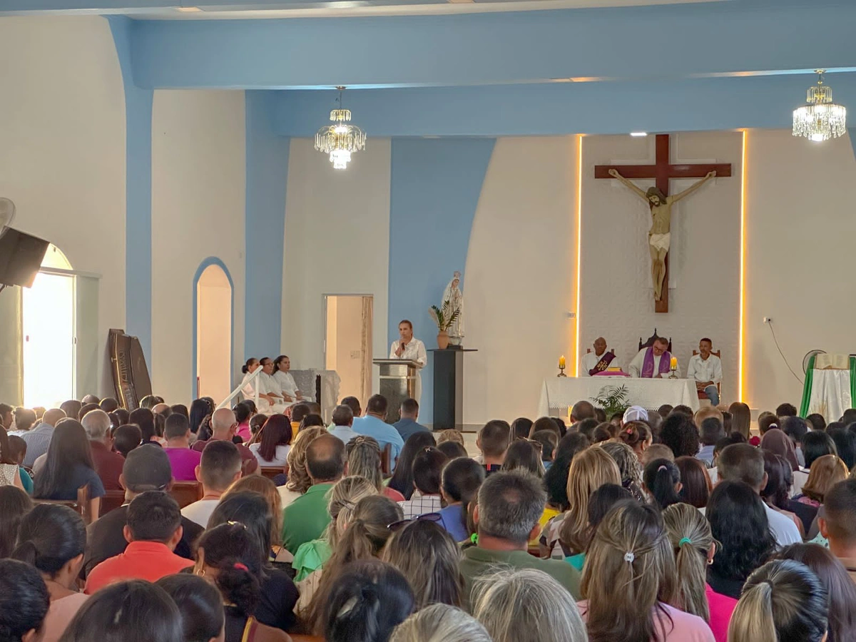 Políticos estiveram presentes em missa do prefeito Reginaldo de Oliveira Gomes