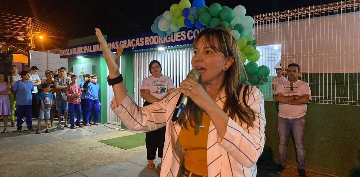Prefeita Ivanária durante a inauguração