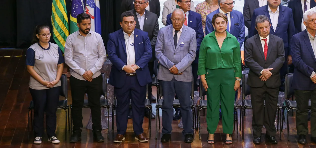 Prefeito de Teresina, Dr. Pessoa, presidente da APPM, Toninho de Caridade e demais autoridades presentes no evento