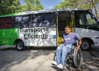 Prefeito Dr. Pessoa entrega três veículos novos do Transporte Eficiente