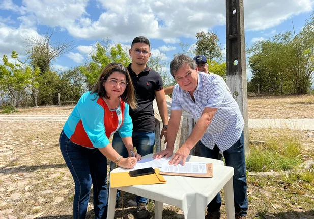 Prefeito Gustavo Medeiros assina ordem de serviço para construção de praça em União