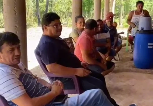 Prefeito Maxwell da Mariínha e Dr. Miguel Ibipiaina durante visita comunidade rural