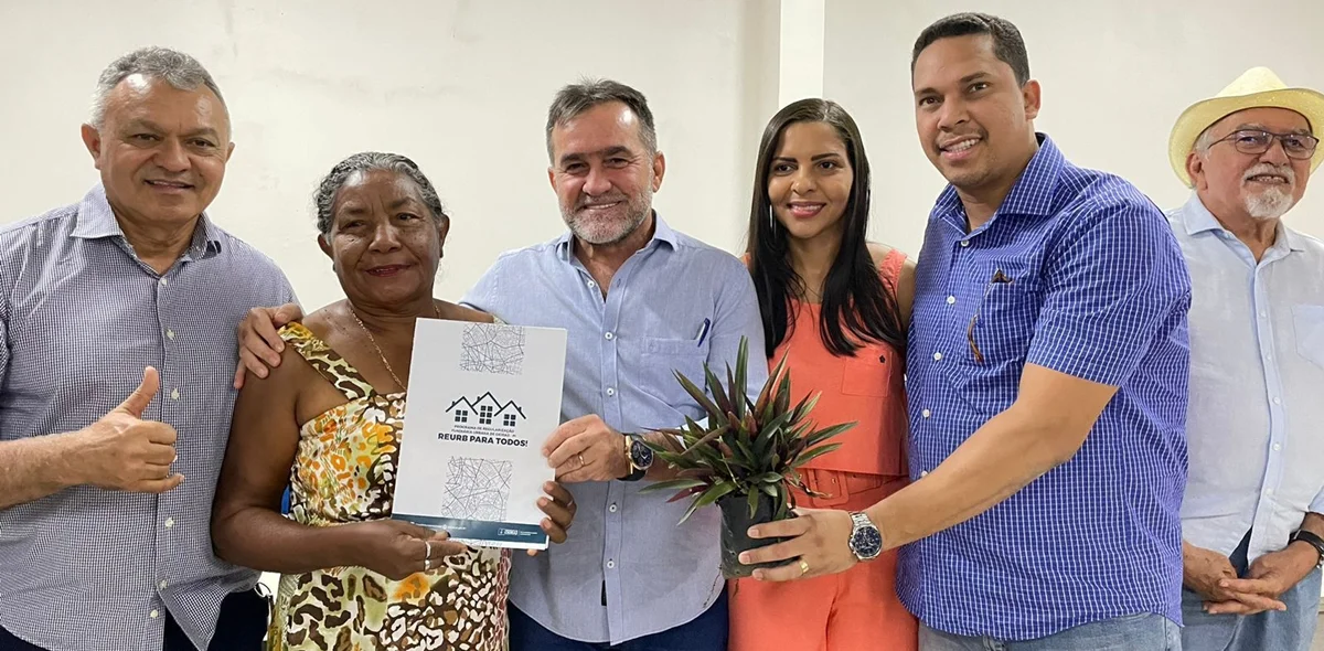 Prefeito Zé Raimundo entrega certidões de Regularização Fundiária em Oeiras