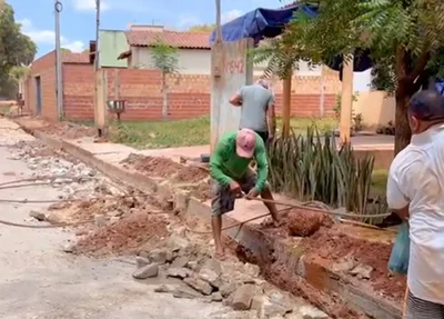 Prefeitura de Altos realiza obras em estradas da zona rural