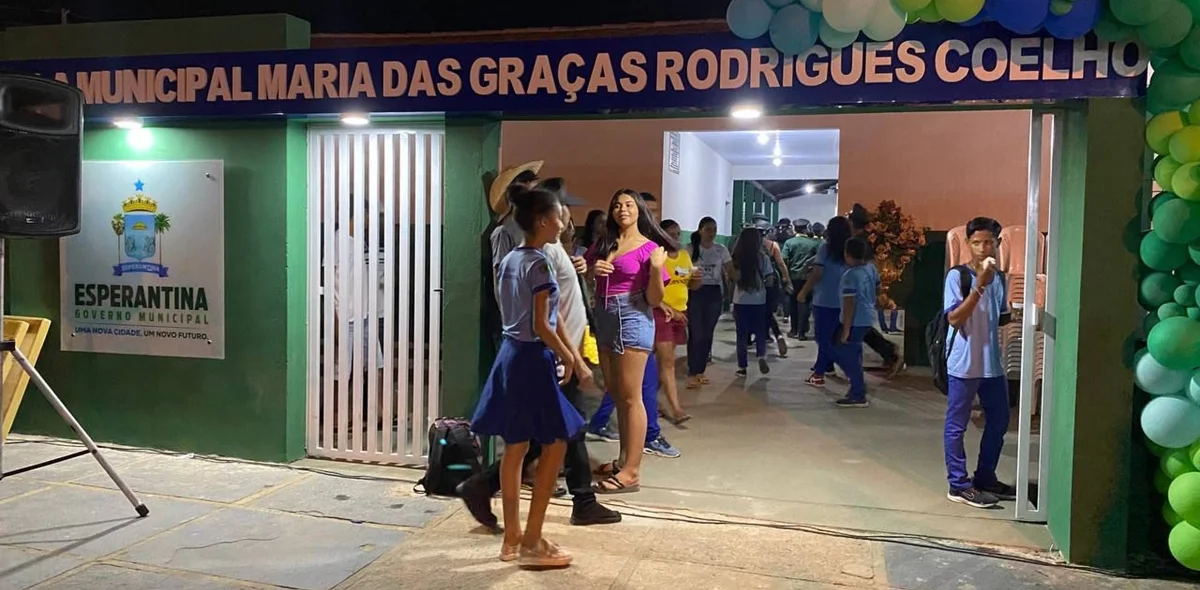 Prefeitura de Esperantina entrega reforma de escola municipal