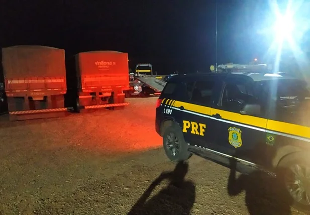 PRF prende dois caminhoneiros em flagrante em Uruçuí, na BR 315