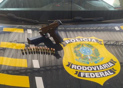 PRF prende homem que portava uma pistola Taurus, calibre .380, com carregador contendo 13 munições.