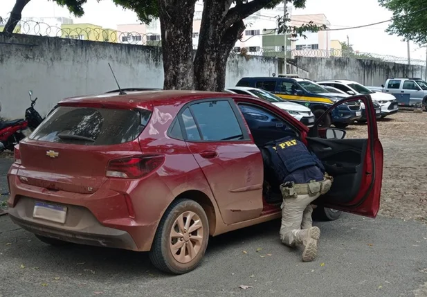 PRF recupera dois carros em menos de 24 horas no Piauí