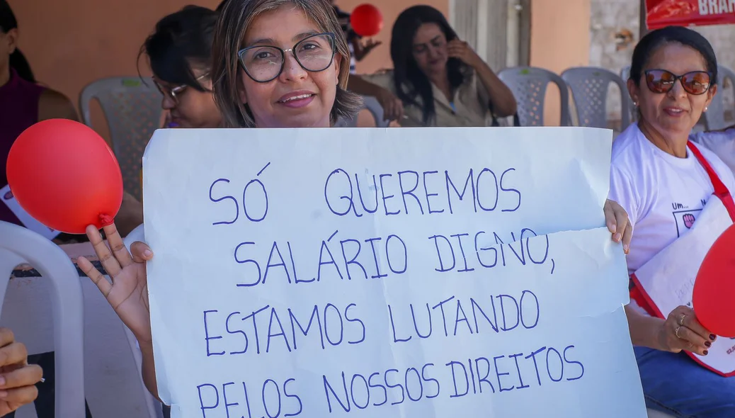 Protesto ocorreu em frente a Fundação Municipal de Saúde