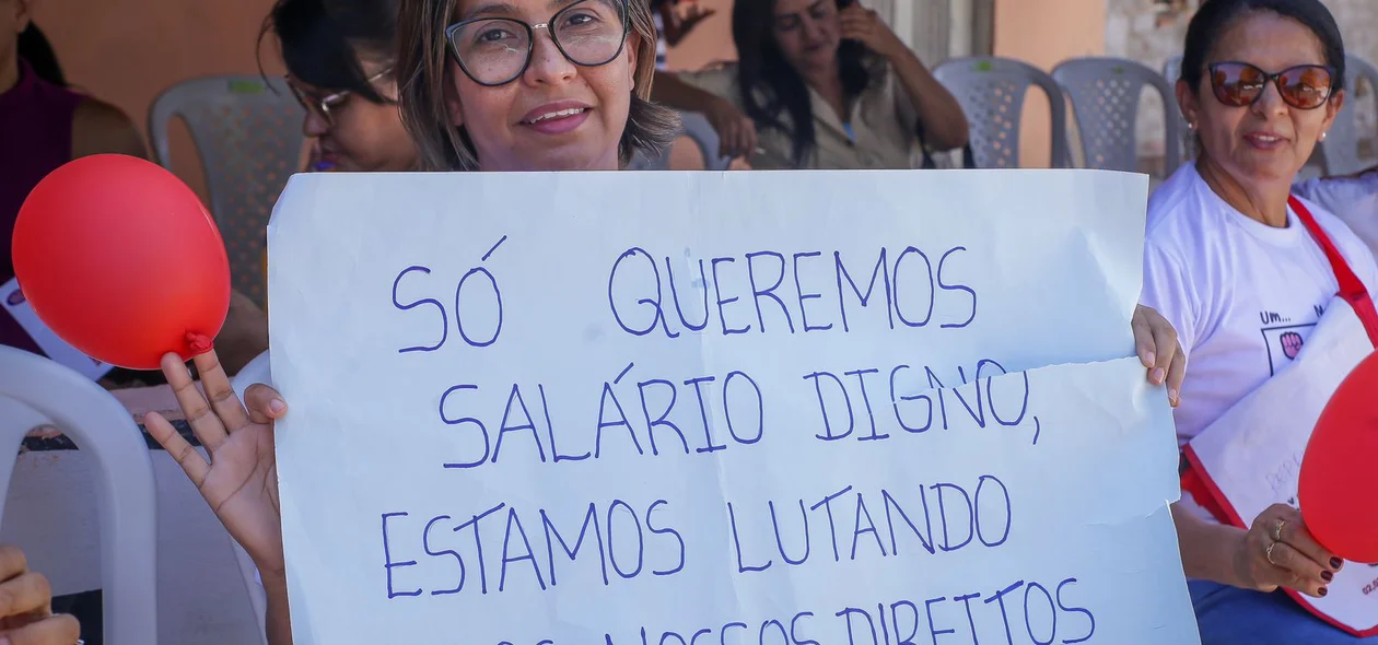 Protesto ocorreu em frente a Fundação Municipal de Saúde