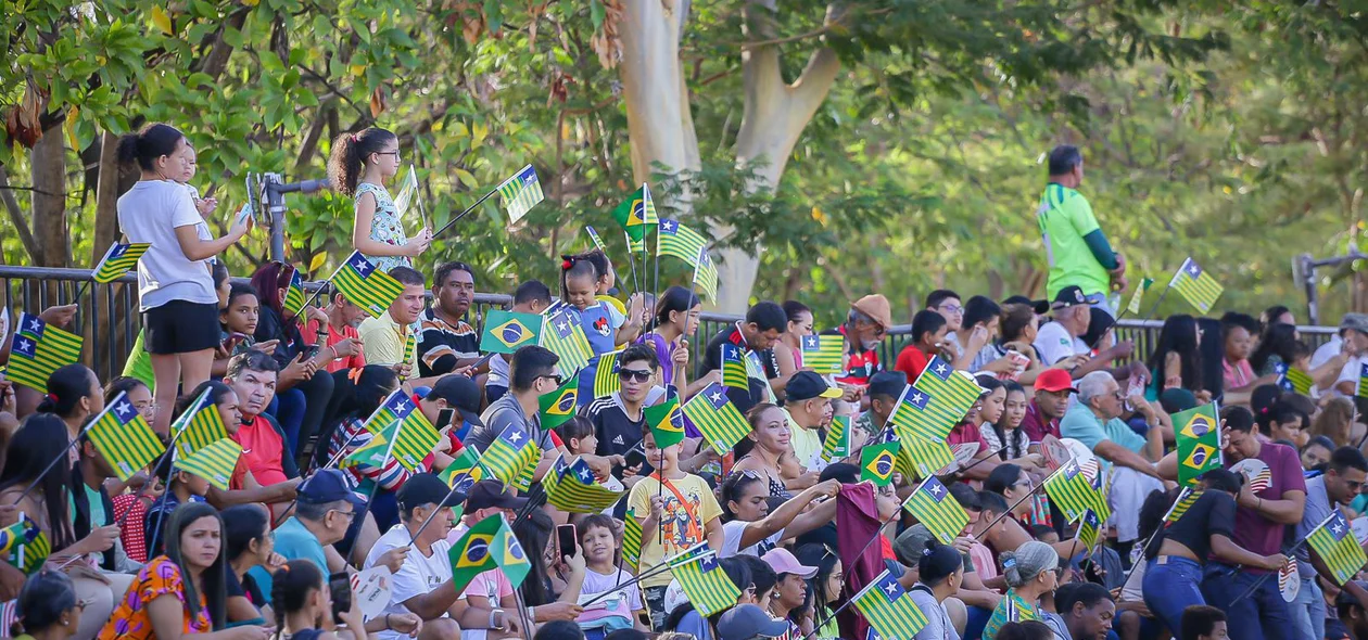 Público presente no Desfile de 7 de Setembro