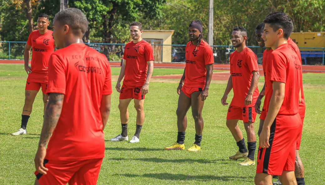 Rodinha de bobo em treino do Fla-PI