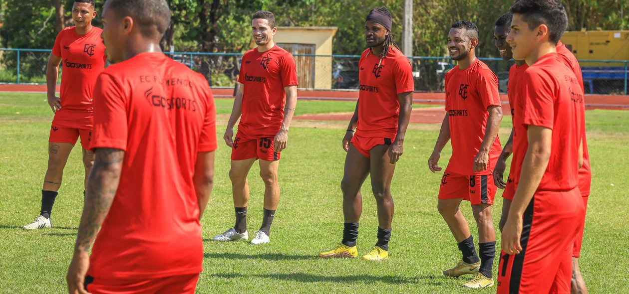 Rodinha de bobo em treino do Fla-PI