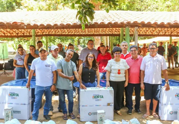 SAF entrega mais de 13 toneladas de alimentos e kits de irrigação em Pedro II