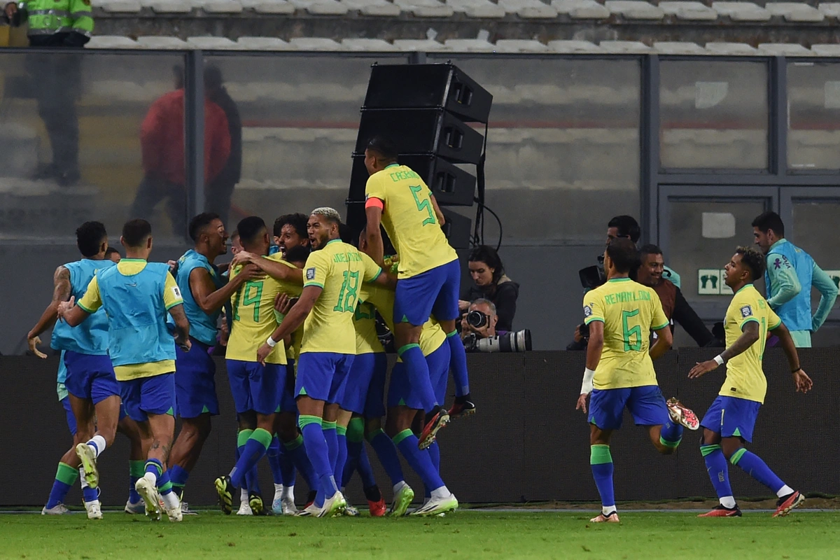 Seleção Brasileira comemora gol de Marquinhos aos 44 minutos