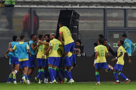 Seleção Brasileira comemora gol de Marquinhos aos 44 minutos