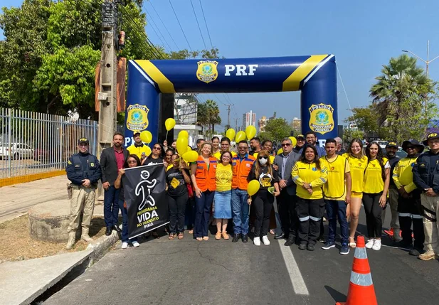 Strans promove ações educativas a motoristas e pedestres