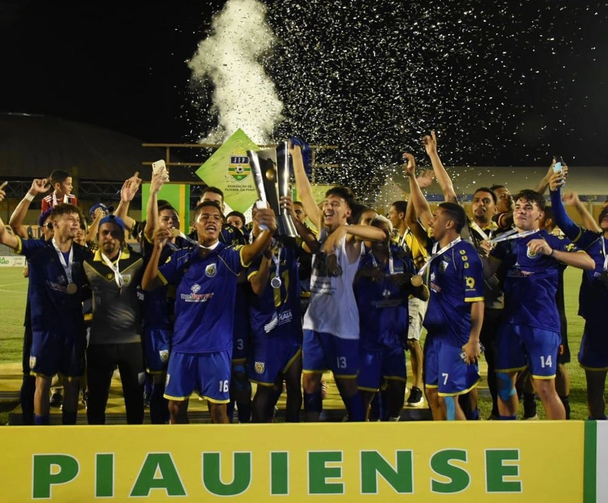 Tiradentes levanta a taça do Campeonato Piauiense Sub-20