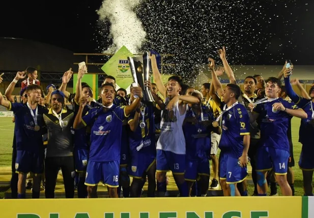 Tiradentes levanta a taça do Campeonato Piauiense Sub-20