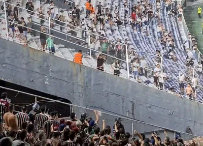 Torcedores do Olimpia cometem racismo contra torcedores do Fluminense