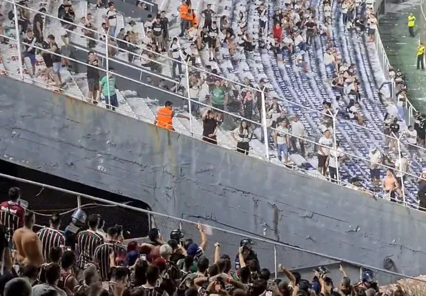 Torcedores do Olimpia cometem racismo contra torcedores do Fluminense