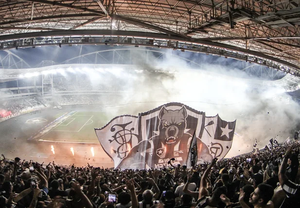 Torcida do Botafogo antes do clássico contra o Flamengo