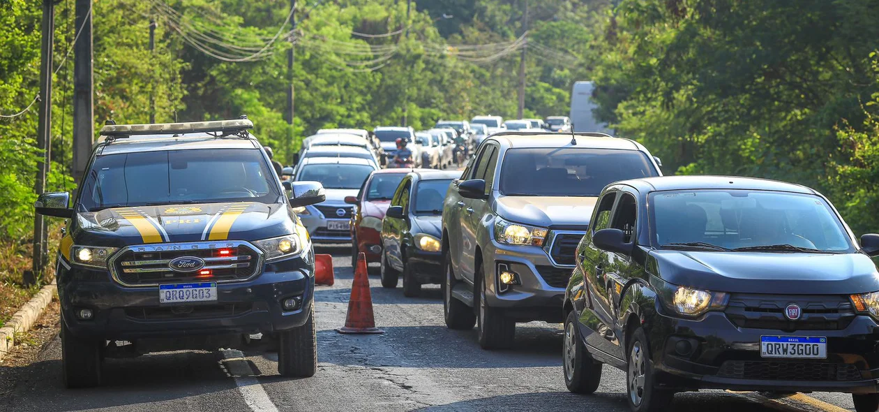 Trânsito ficou bastante congestionado