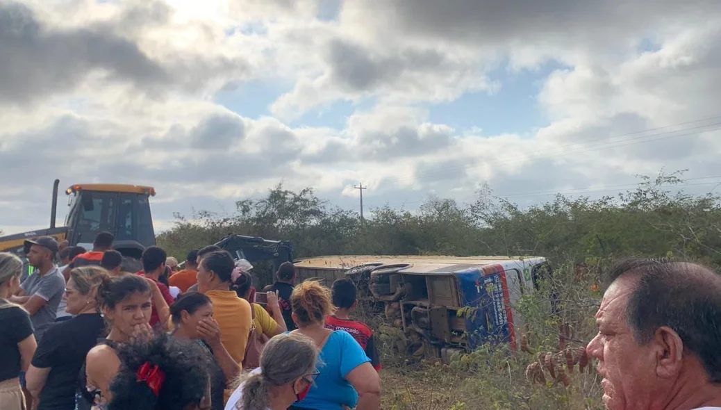 Trator utilizado para fazer a remoção do ônibus