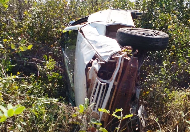 Veículo capota e deixa um morto em Buriti dos Lopes