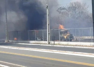 Veículos ficaram destruídos no pátio do posto da PRF em Campo Maior, na BR 343