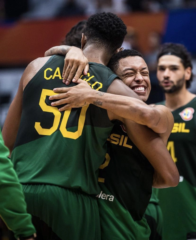 Yago e Bruno comemoram vitória