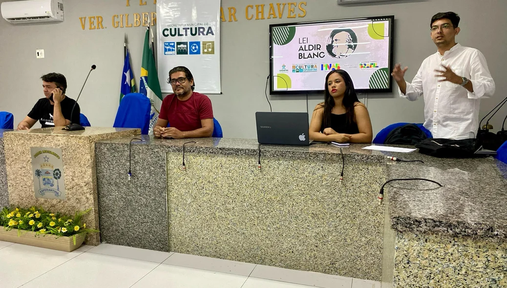 A escuta píblica ocorreu no Plenário da Câmara Municipal de Esperantina