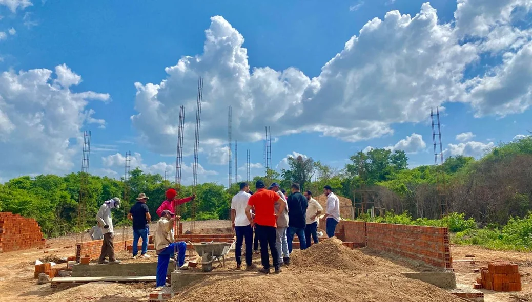 A iniciativa contempla a construção de praças, equipadas com academias públicas